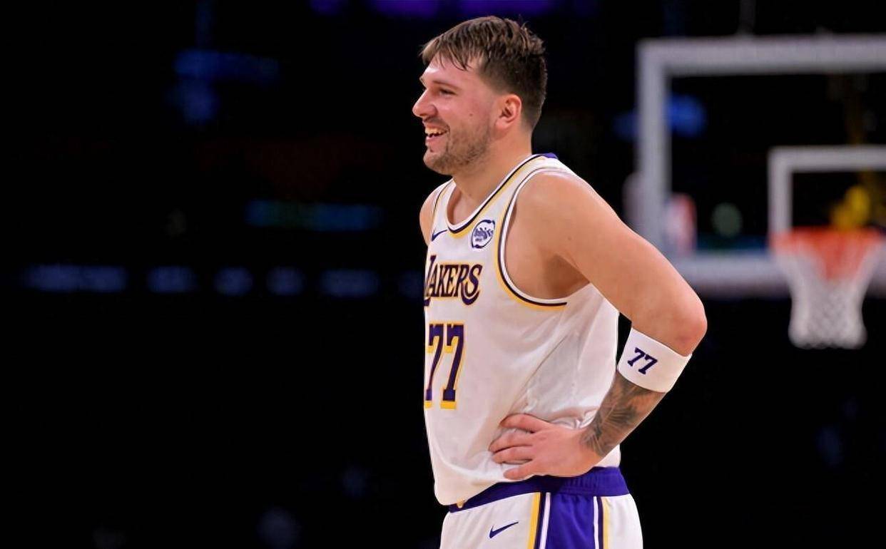 欧博官方网站包含东契奇连续三场比赛得分超过失利纽卡斯尔转会期回应争议之后，赛前托特纳姆备战足总杯的词条